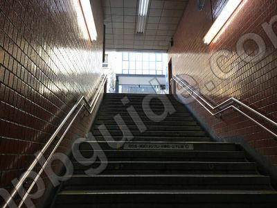 地下鉄の階段