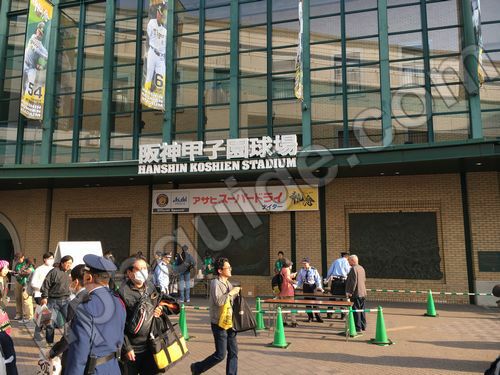 甲子園球場の入り口